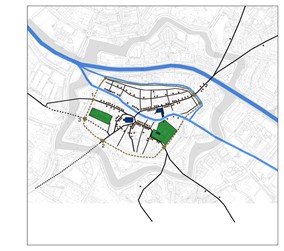 <p>Schetsmatige reconstructie van de omvang van de stad Zwolle omstreeks 1300. Langs de noordelijke stadsrand is langs de Kleine Aa dan al een stadsmuur gebouwd. De wijze waarop het resterende deel van de stad destijds voorzien was van verdedigingswerken is onbekend. Waarschijnlijk vervulde de Voorstraat met aan het eind de Hanenpoort (1) toen nog de rol van hoofduitvalsweg in de richting van Voorst en Kampen. Mogelijk had de Luttekestraat met aan het eind de Luttike Koeningspoort (2)  een vergelijkbare functie in de richting van het Katerveer over de IJssel. Pas in de loop van de 14e eeuw raakt de Kamperstraat bebouwd en werd de Kamperpoort (3) één van de hoofdtoegangen tot de stad. </p>
